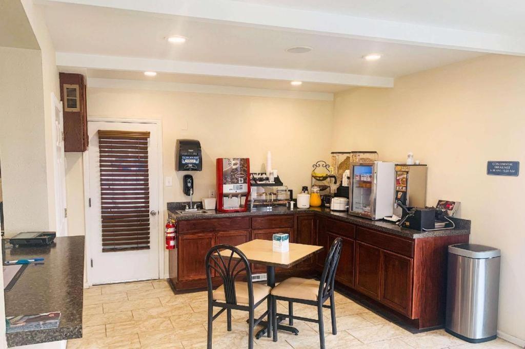 Rodeway Inn & Suites Sheridan Ngoại thất bức ảnh